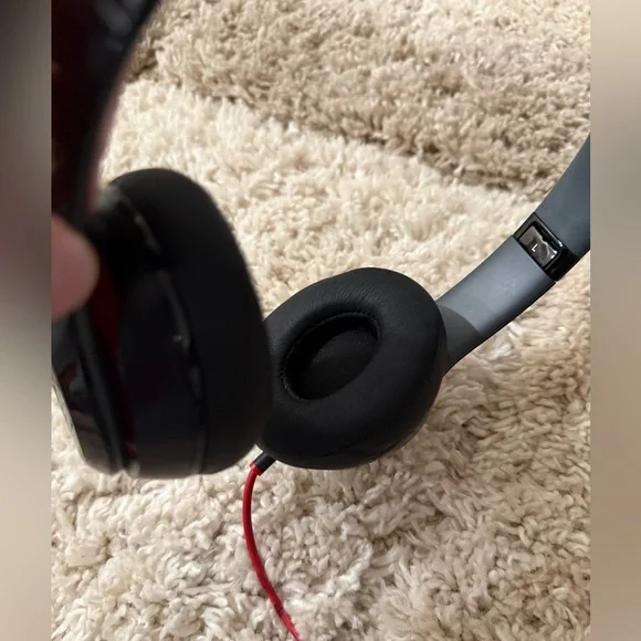 Beats by Dre Solo2 Wired Headphones - Picture 4 of 7